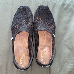 Women’s Black Toms